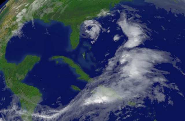 Тропическа буря брули бреговете на САЩ
