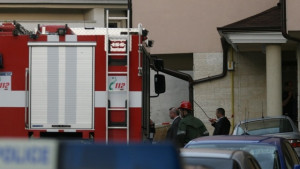 Кола се запали по пътя Перник София