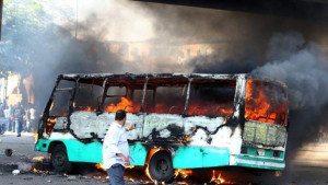 Десетки загинаха при пожар на автобус в Китай