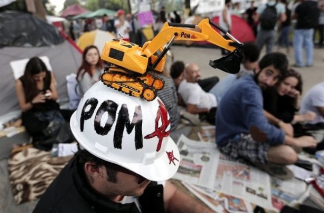 Хиляди протестиращи изпълниха площад Таксим