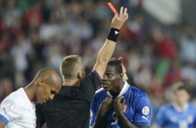 ВИДЕО: Буфон спаси Италия срещу чехите, Балотели с червен картон