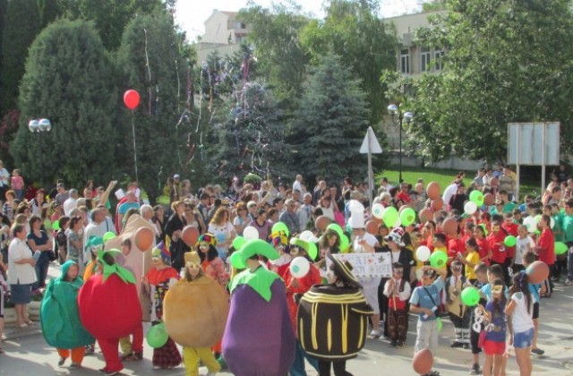 Карнавално шествие, суджукарски игри и кулинарни състезания за празника на горнооряховския суджук