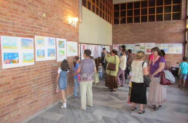 Годишна изложба подредиха децата от ОДК в Г. Оряховица