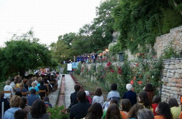 Връчват наградите на фестивала Черноморски звуци