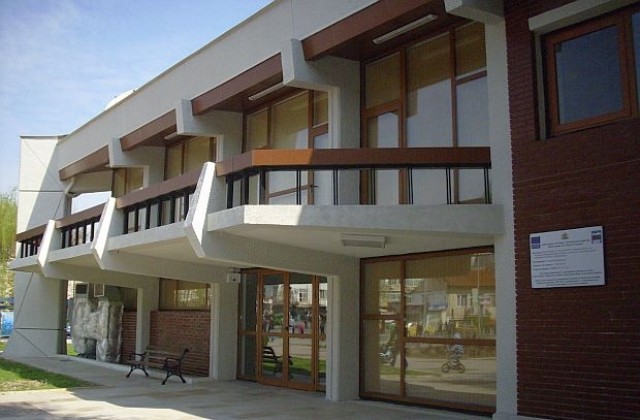 Приказки в кутии играят в Благоевград