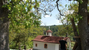 Освещават нов храм в подножието на Пирин