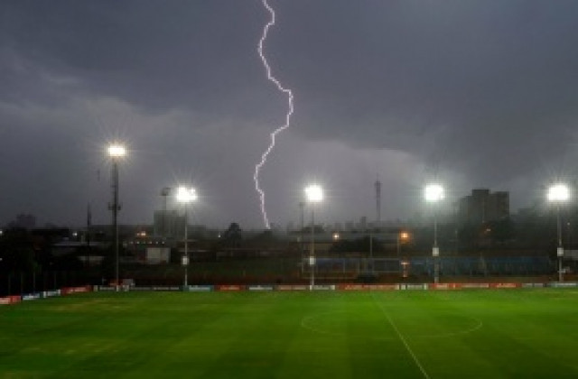 Мълния удари терен в Хърватия, две момчета са в болница