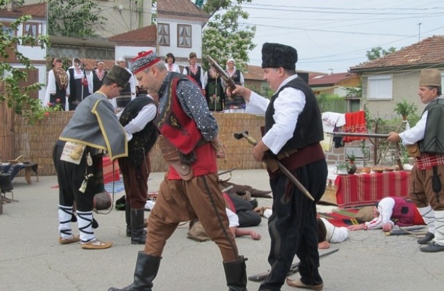 Самодейци се надпяваха на фестивал на хайдушката песен в Мерданя
