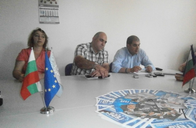 Спирането на два енергийни проекта изяло главата на ГЕРБ