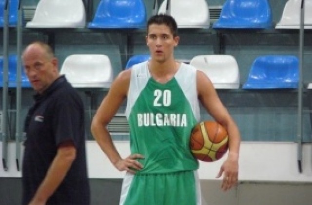 България ще играе контроли с Черна гора във Варна, 30 дни лагер за националите