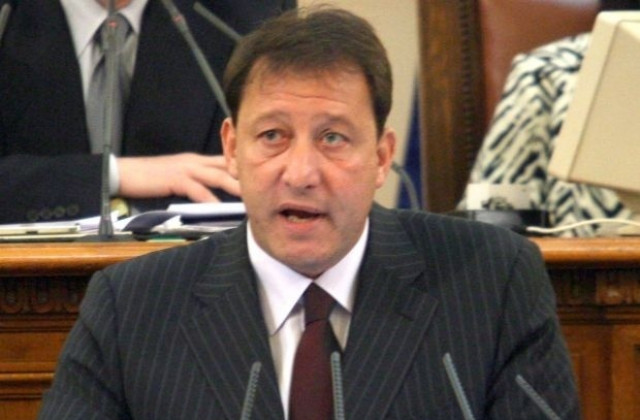 Министерството на отбраната е с издръжка до критичния минимум, каза Ангел Найденов