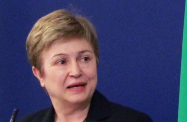 Камион е блъснал кола, в която пътувала Кристалина Георгиева, няма пострадали