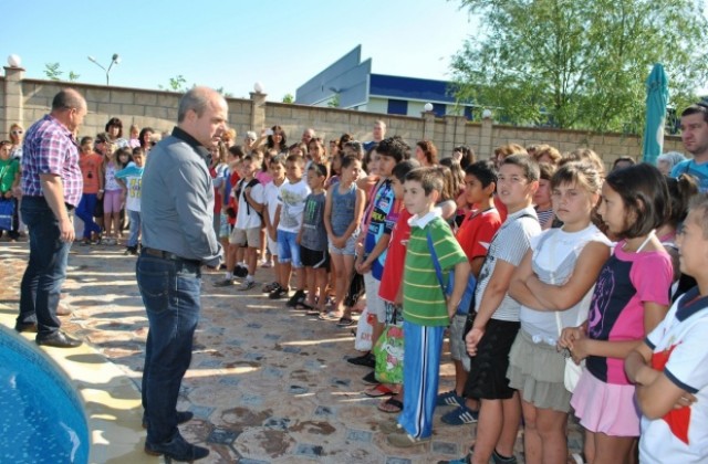 135 русенски деца включени в програмата Научи се да плуваш