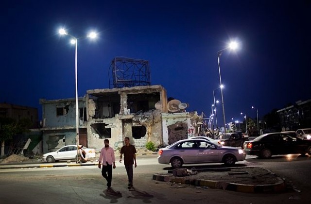 Откриха бомба под италианска дипломатическа кола в Триполи