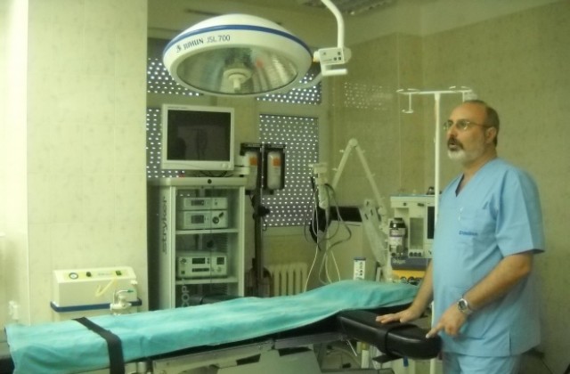Специалист по лицево-челюстна хирургия очакват в болница Медика