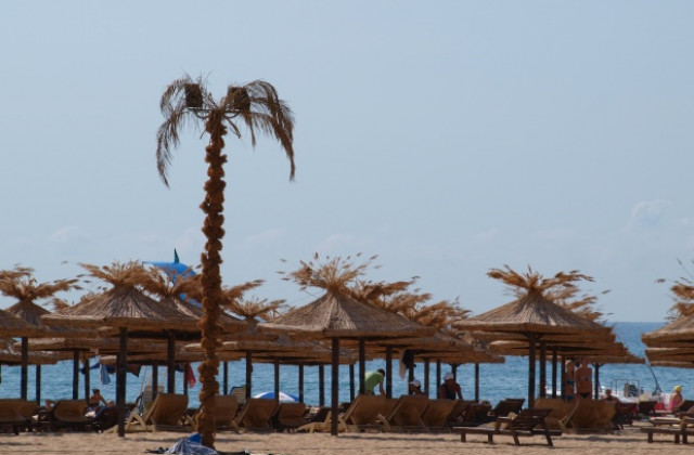 Арест за мними инспектори, глобили туристи за уриниране