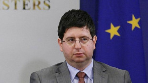 Правителството запазва правилата за парите на държавните фирми