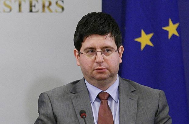 Правителството запазва правилата за парите на държавните фирми