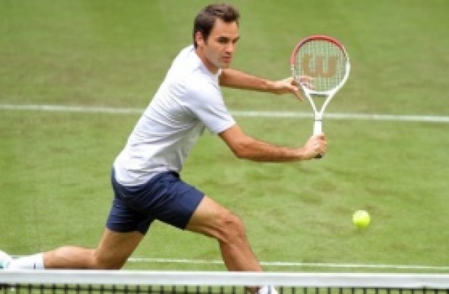 Федерер със силен старт в Хале