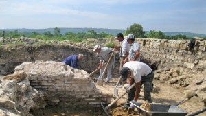 Тайна врата защитаваща Западната крепостна стена на Ковачевско кале до