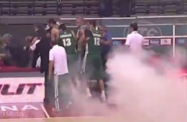 ВИДЕО: Хаос в Атина, феновете прекъснаха финала, ПАО взе титлата