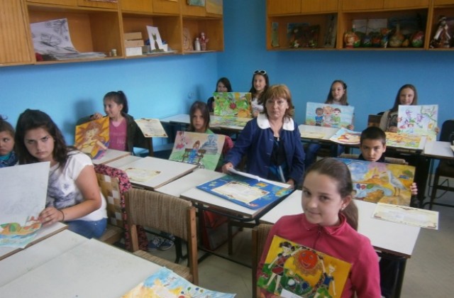 Деца от ОДК спечелиха награди от международния фестивал Розите на България
