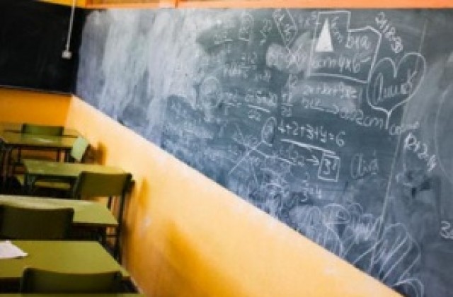 И четвъртокласниците ни - по средата по успех в страната