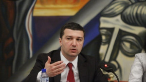Стойнев ВМЗ трябва да остане държавно предприятие