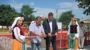 Откриха нови две детски площадки в Каварна