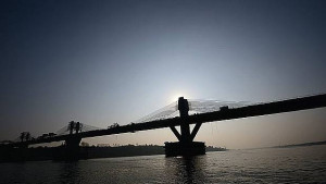 Мост насред нищото