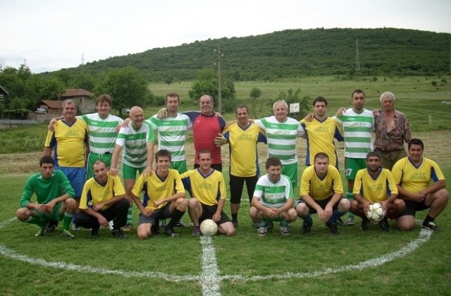 18 гола си отбелязаха търновски общинари и футболисти на Алекс ОК в приятелски мач в Шемшево