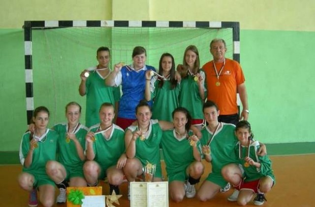 Отборът на павликенското ОУ Св. Климент Охридски е ученически шампион по хандбал