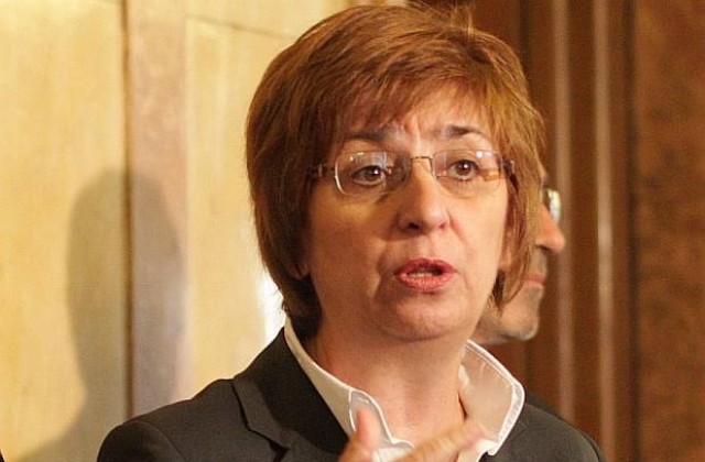 Михайлова: Назначението на Пеевски може да се атакува пред Конституционния съд
