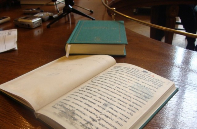 Пловдивчани си разменят книги в Цар-Симеоновата градина