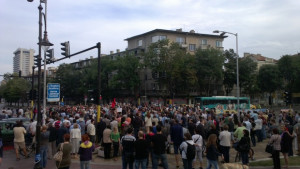 Около 1000 протестираха във Варна скандираха пред БСП ДПС и