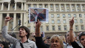 50 души на протест срещу Пеевски в Пазарджик