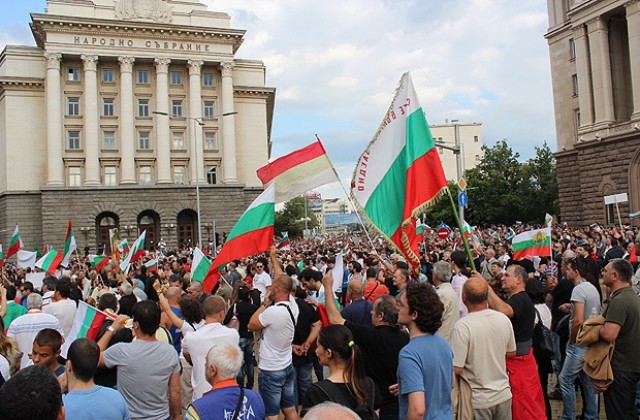 Втори ден на протести с искане за оставка на кабинета Орешарски