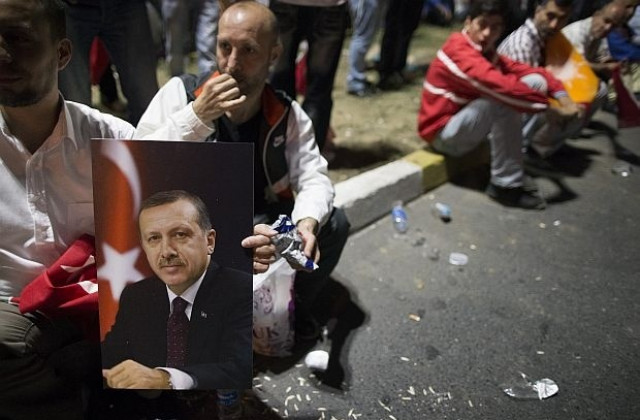 Ердоган: Протестите са един театър на открито