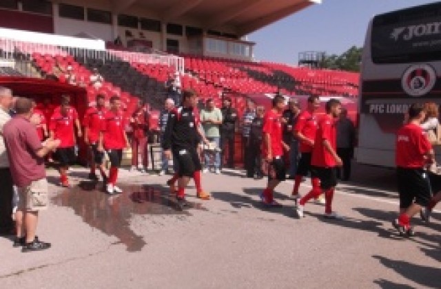 Локо София започна със 7 нови, Пеев мисли за чужбина