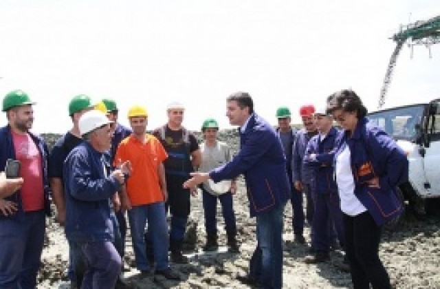 Намаляват таксата за износ на електроенергия