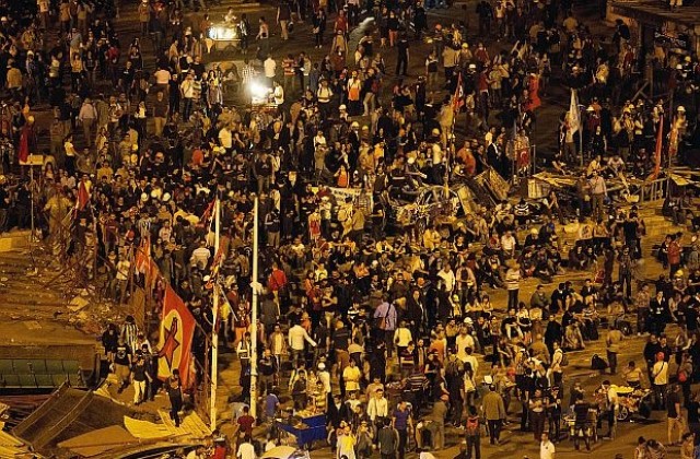 Турската полиция опразни парка Гези от демонстранти