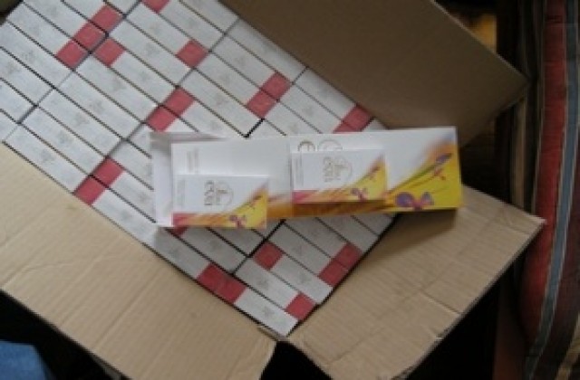 Полицаи пипнаха цигари без бандерол и канабис