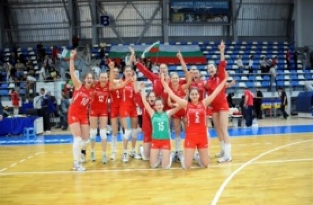 Девойките паднаха и в третия мач срещу Япония