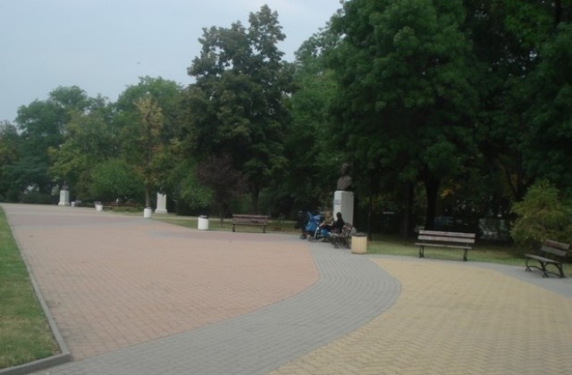 123 нови пейки монтират в Димитровград