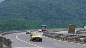 Раздават на водачите антистресови топки и листовки за безопасно шофиране