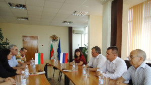 Новият губернатор първо събира кметовете после се среща с руски