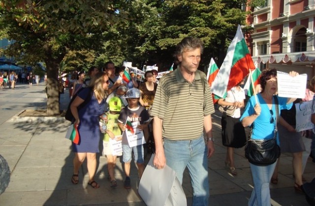 Над 100 човека на протеста в Сливен