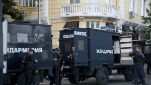 Напрежение около централата на Атака има ранени