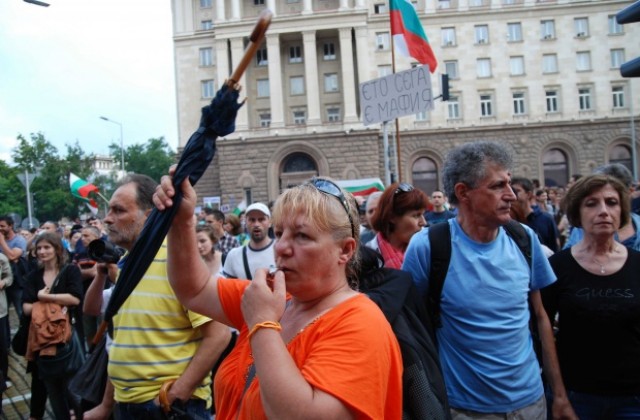 Световните агенции информират за ситуацията в България