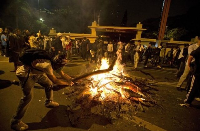 Тежки сблъсъци между протестиращи и полиция в Бразилия